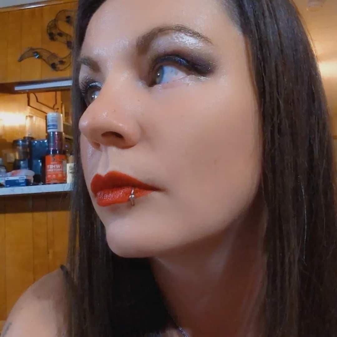 Click to view full size TON slutty trashy milf slut smoker