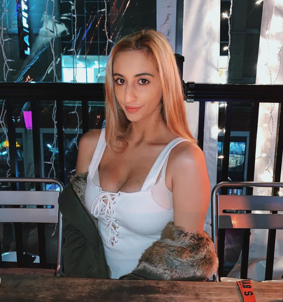 Click to view full size College Crush Lisa Sandson (@lisa.sandson). Comment your favorite pics.