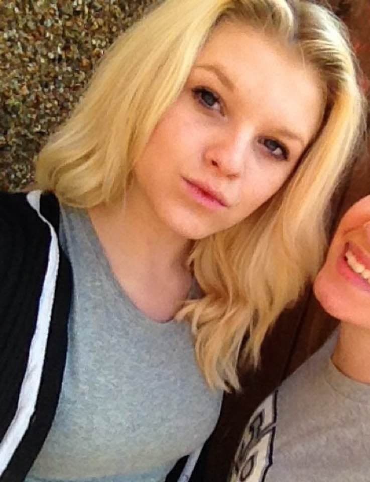 Click to view full size The bimbofication of Courtney Young. Kik: shortp9 to goon with me