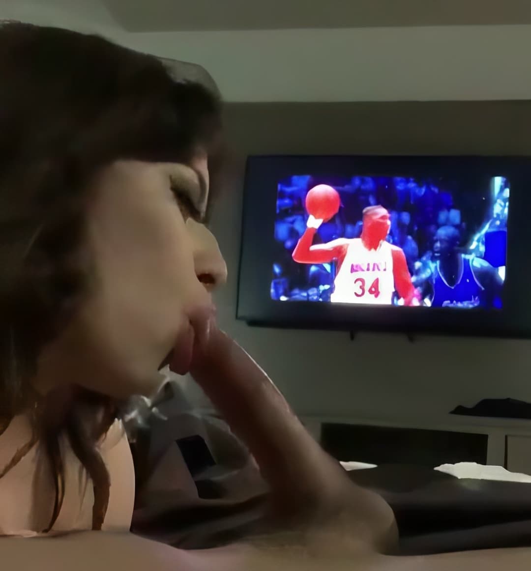 Morenas latinas chupando na piça