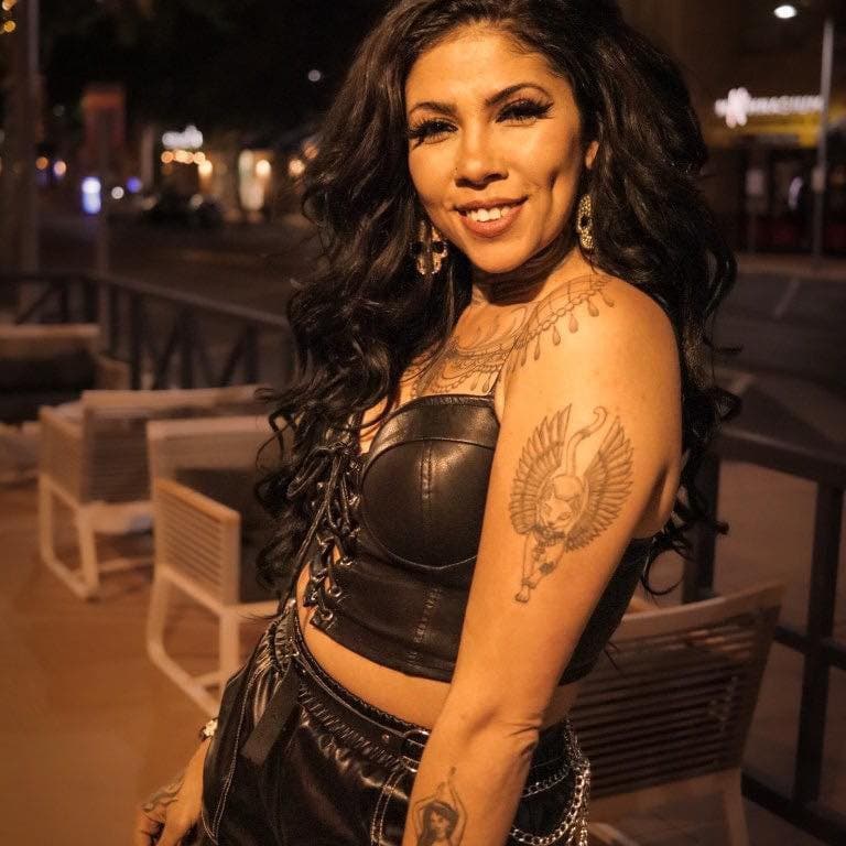 Wonder if this "Cindy" was thinking about her belly dancing or stand up act with his dick up her ass