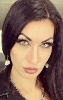 Even A 6’1 Female Dom Can’t Resist BBC