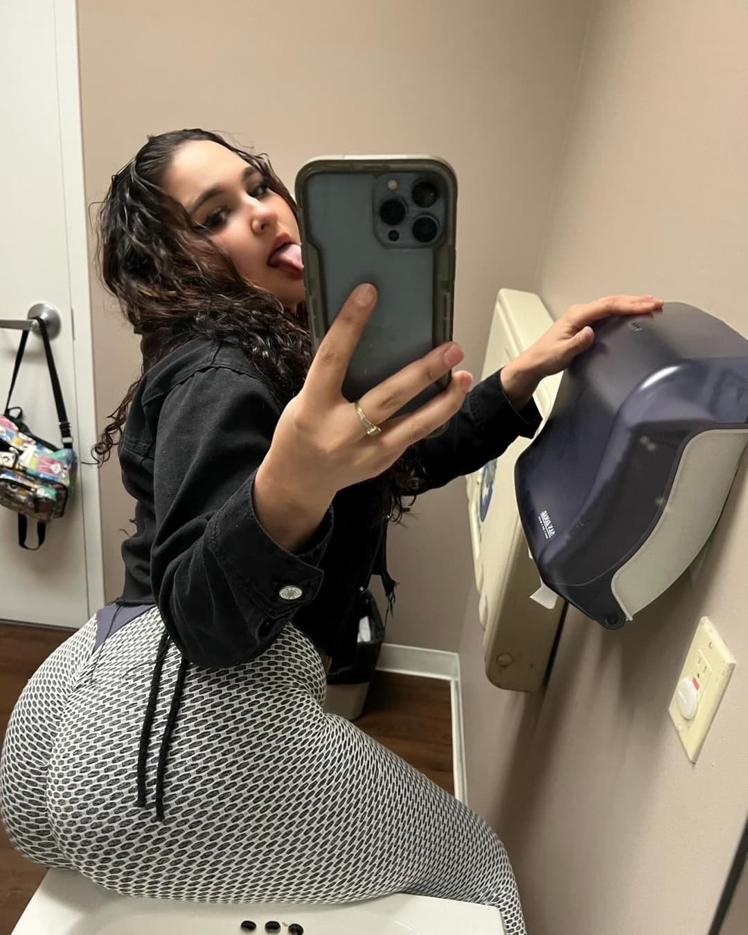 Click to view full size Wetpussy-fatlipmami