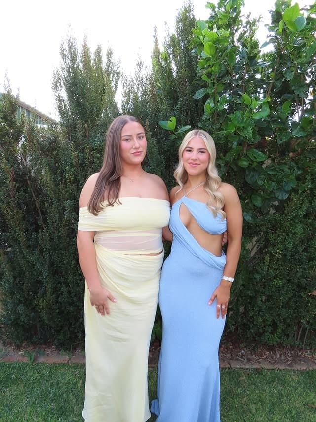 Sexy busty blonde teen Ashlyn