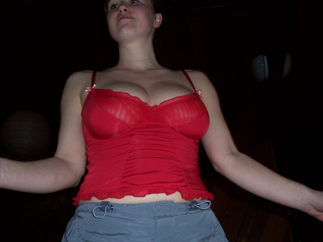 young and naive Melissa starts on her new life of a clueless web pig