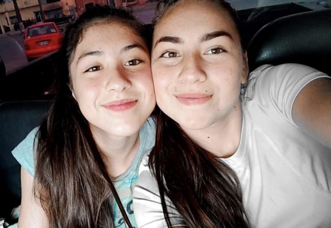 Blanca culona y su hermana - menorcita