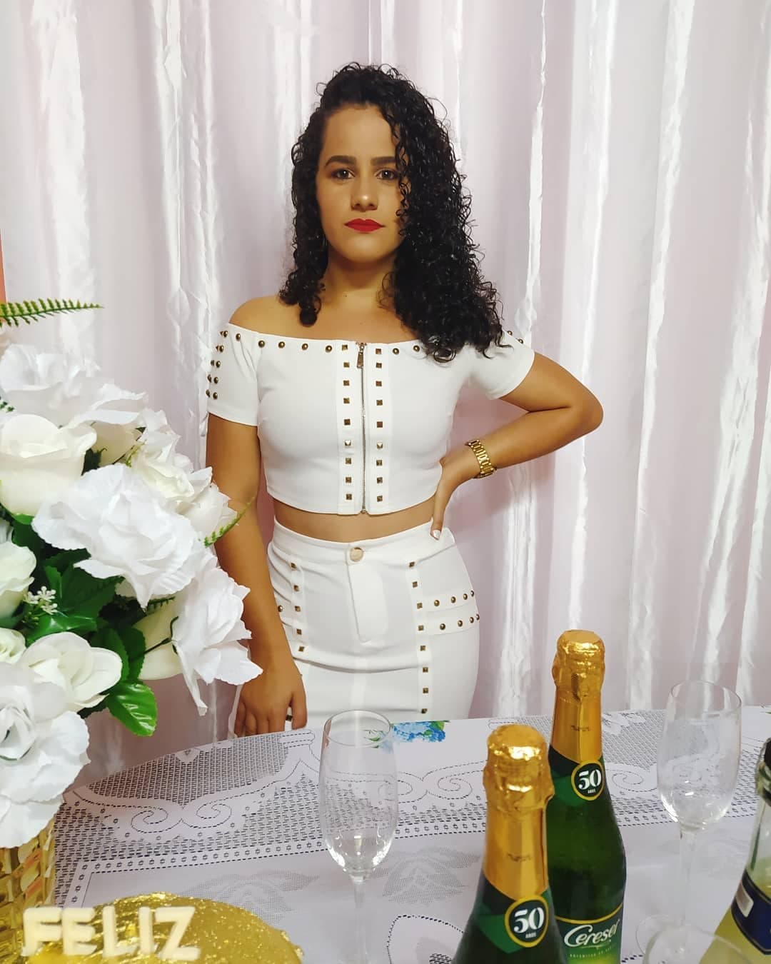 Click to view full size Minha nova deusa dona de casa já mim fez gozar muito