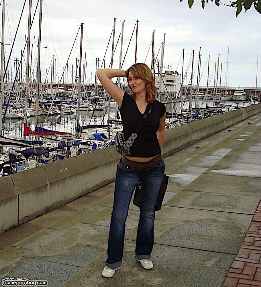 Wife with Amazing Hourglass Shape & Bubble Butt