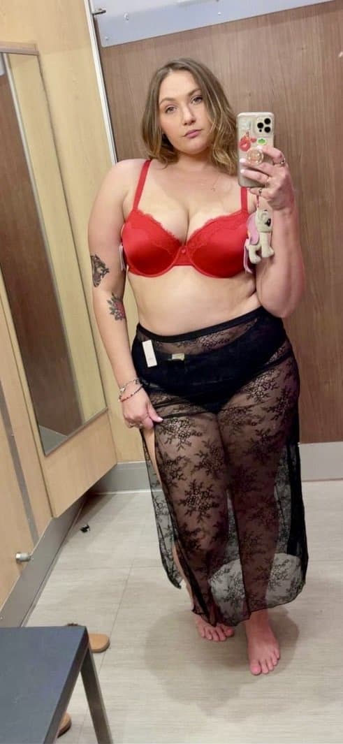 Fat Tits & Giant Ass On Curvy Slut Wife