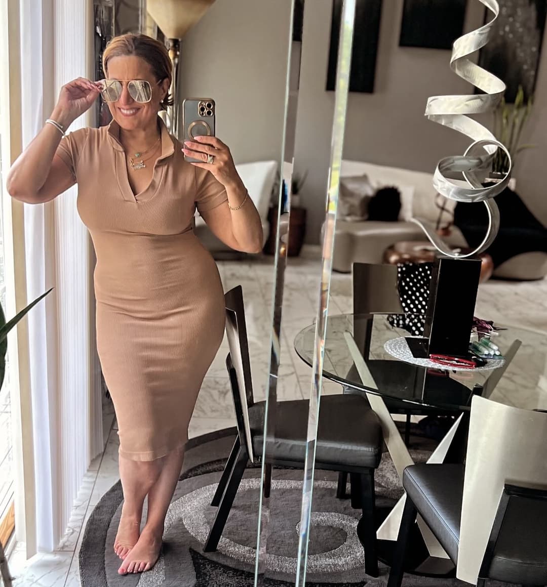 Thick Gilf flight attendant