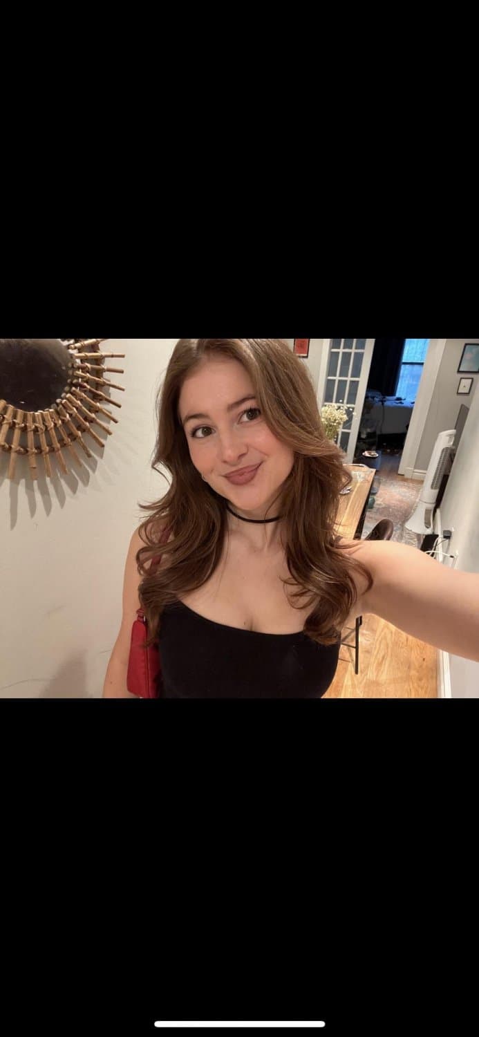 Hot teen shares her body