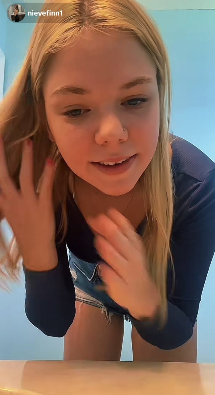 Hot blond girl on Tiktok