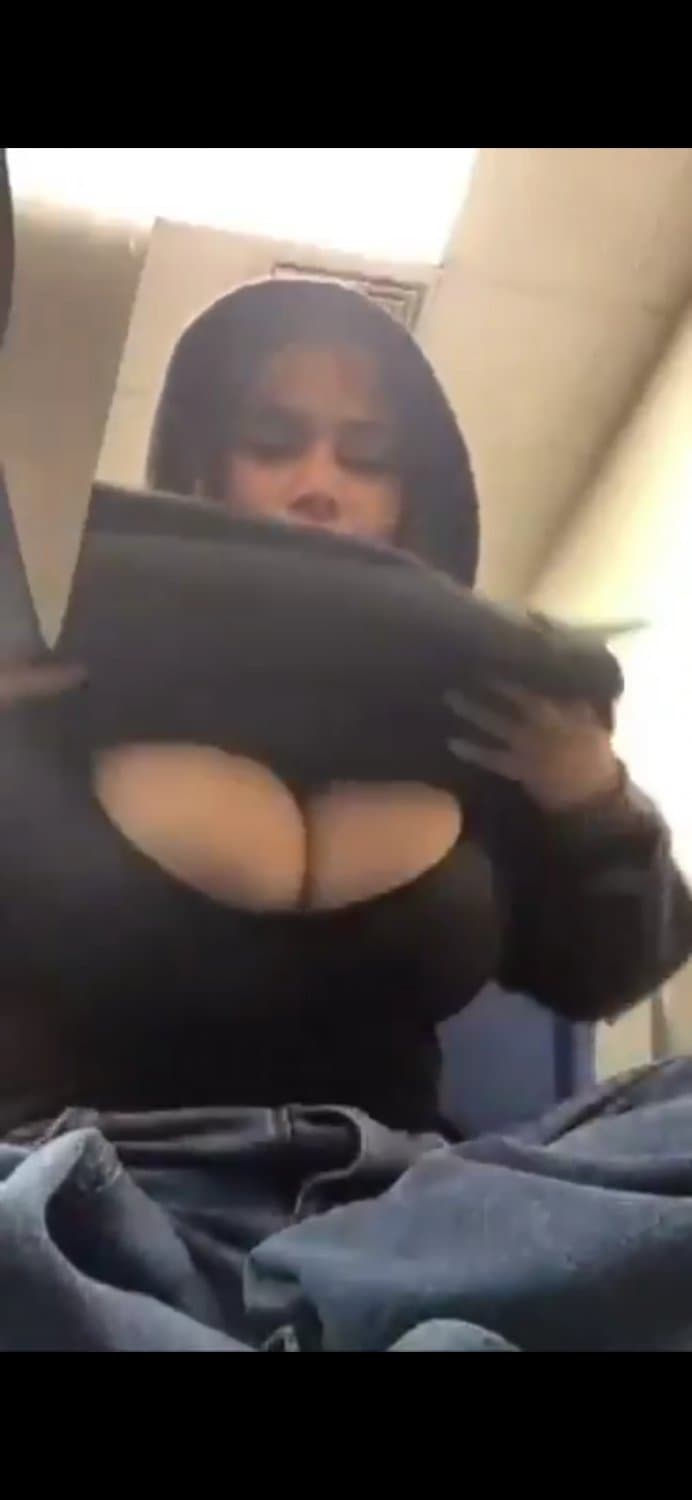 U guys were begging for a lil bit more of lolorily so here it is, if u guys want more lmk