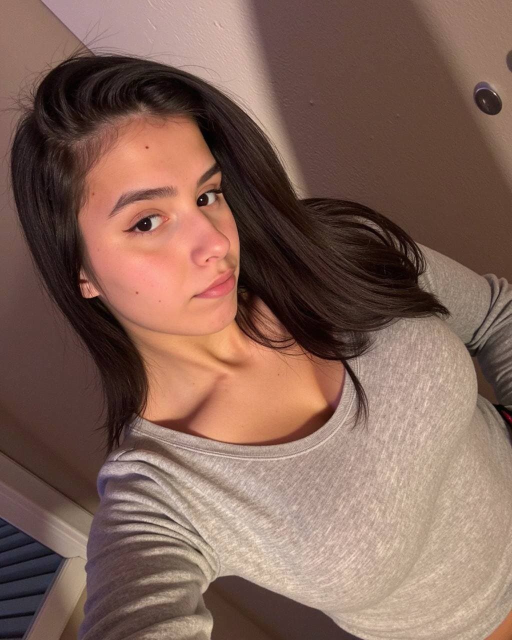 slut likes bouncing her titties