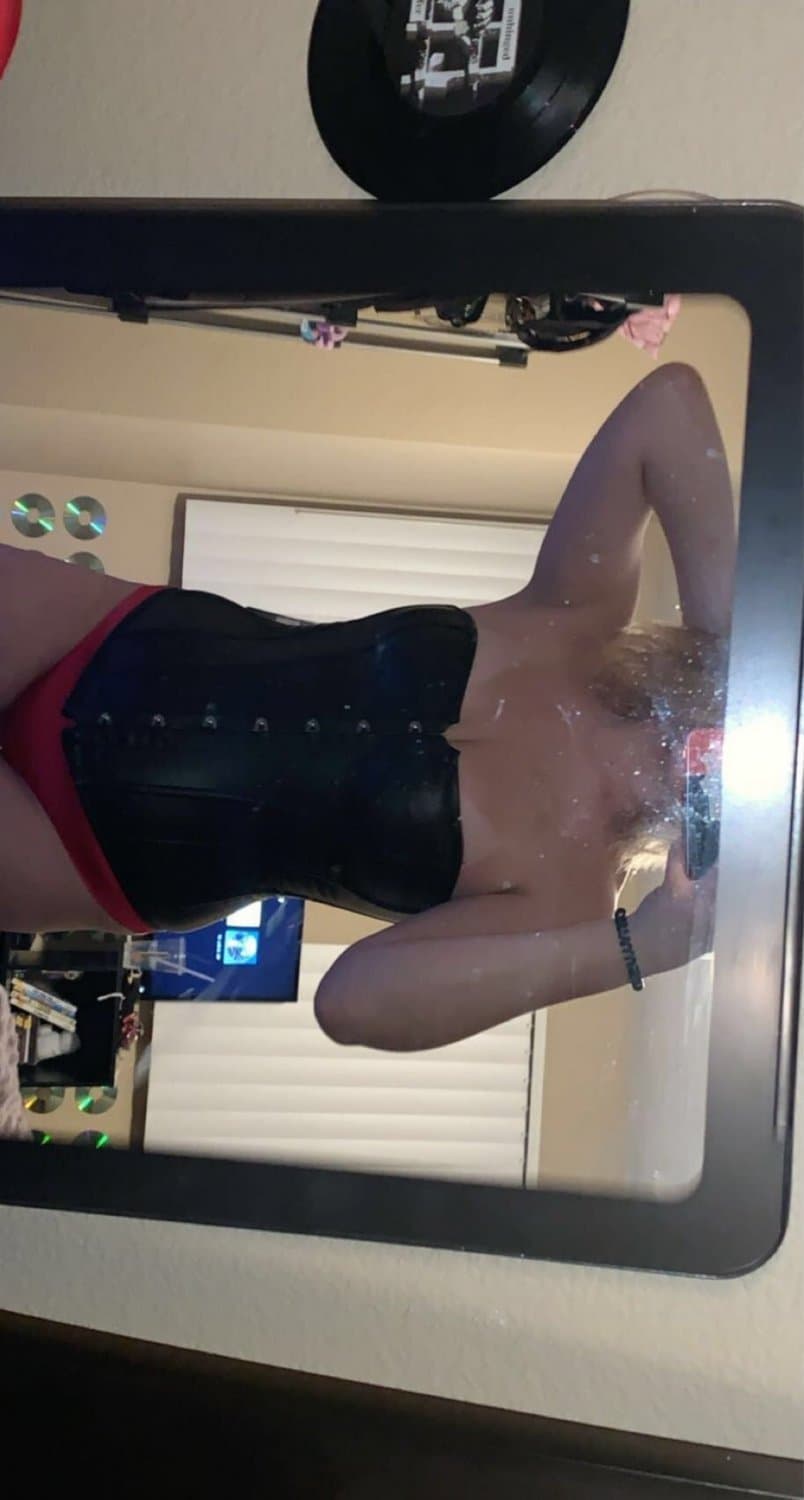 Hot slut Alexis love showing off