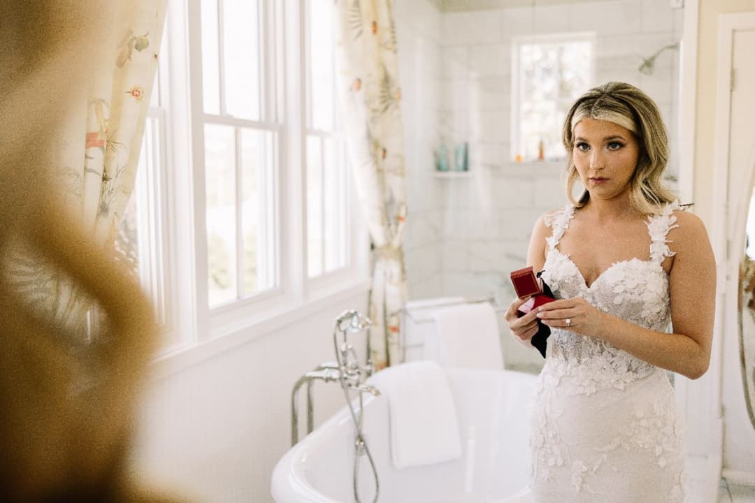 Young and horny 18 American schoolgirl LOVES showing off