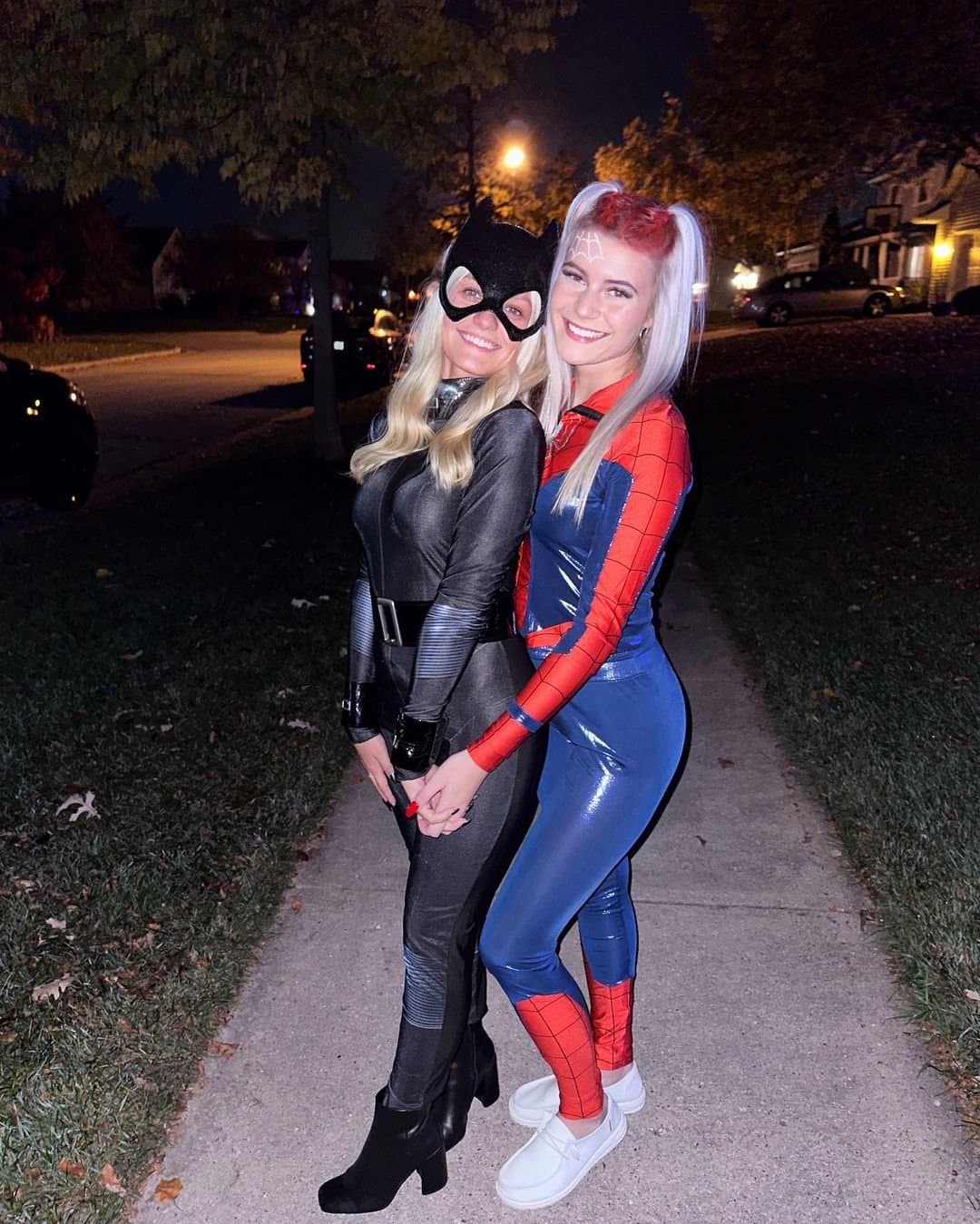 My crush just thanks this asshole with big muscles by kneeling down and sucking his big cock