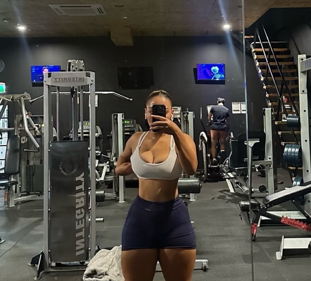 Brown girl for white bulls, come talk about my sister or try your luck.Kik is aussiebetaboy5