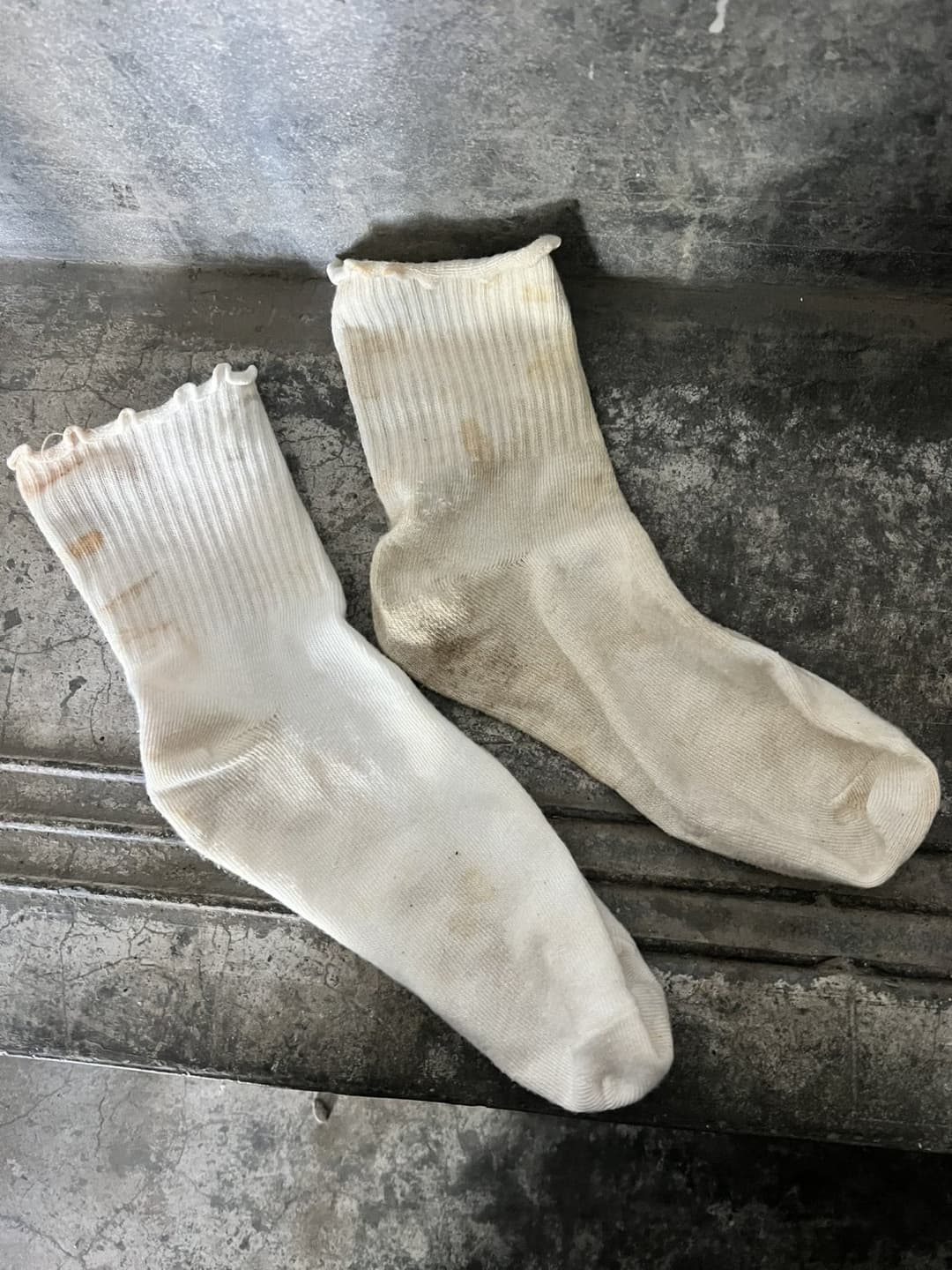 Click to view full size Chinese feet / socks / shoes.