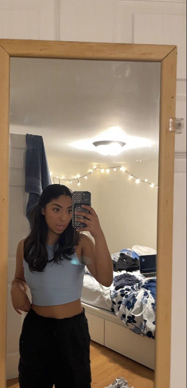 Click to view full size brown sexy little thing summited to me