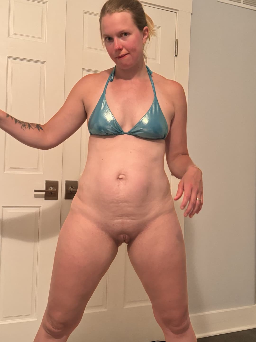 Amateur wife Bikini Strip Selfies