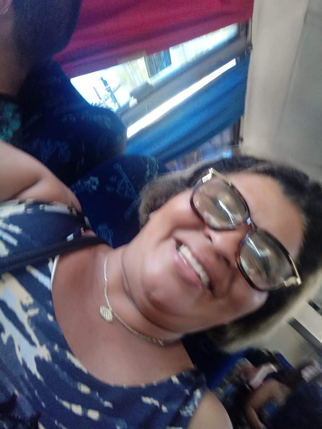 Fabiana velha deliciosa da buceta gigante e faminta por pau grande e cheio de porra !!!