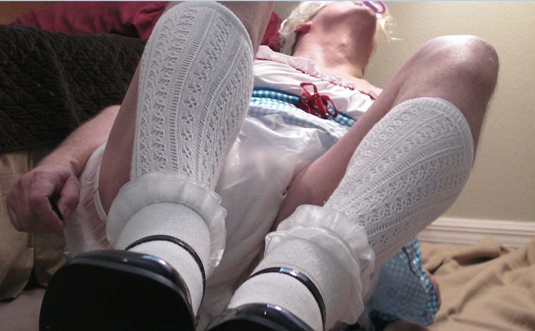 ABDL Diapered sissybaby Peter went in pretty blue dress