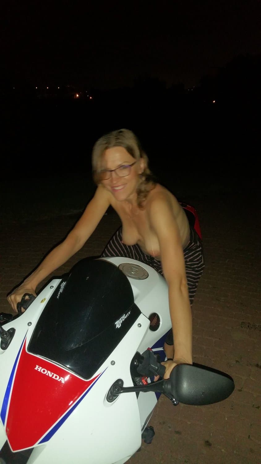 Boss on Bke Fucks Irina Secretary