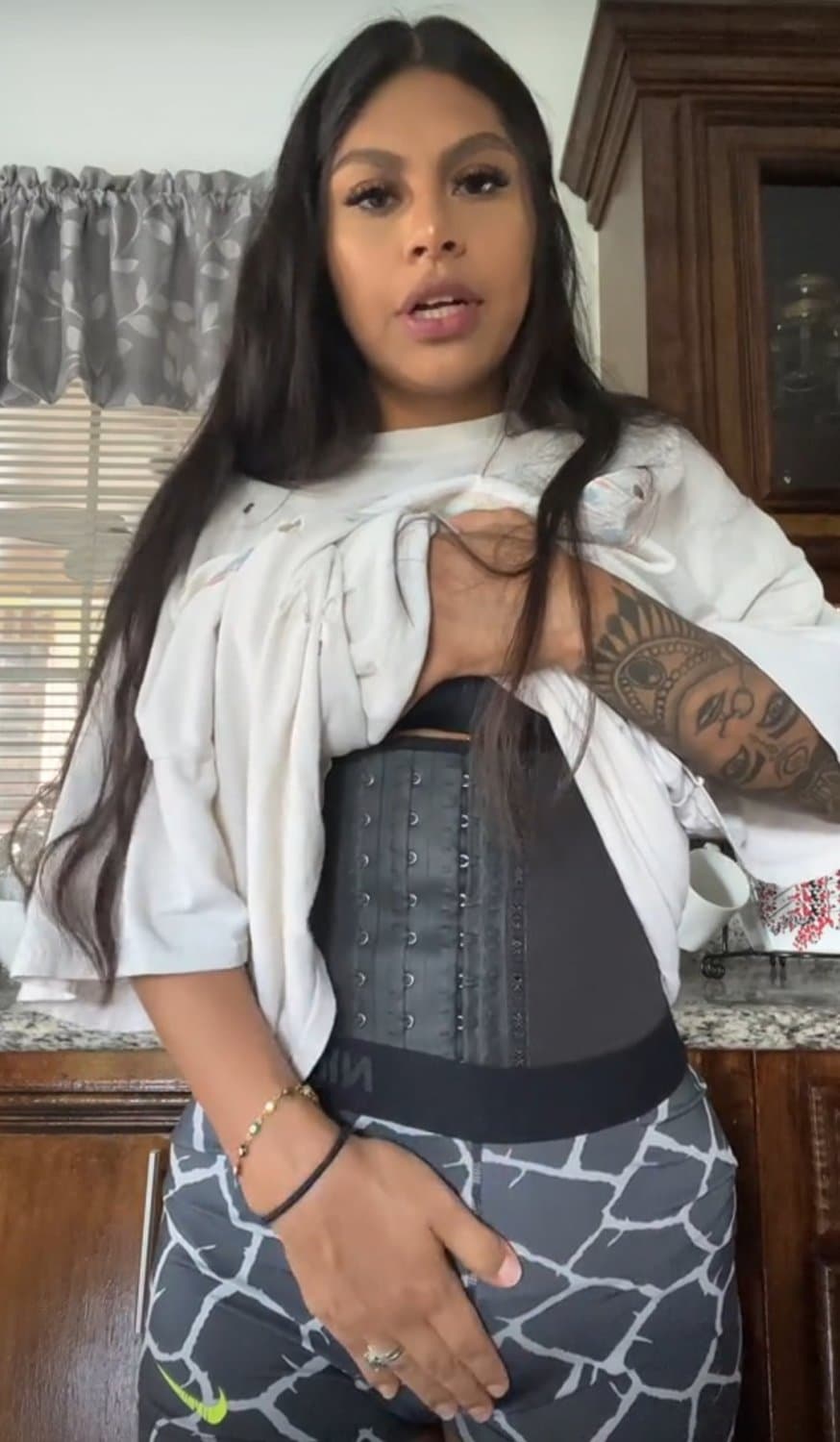 Sexy, Feet, milf, moose knuckle, feet, Latina.