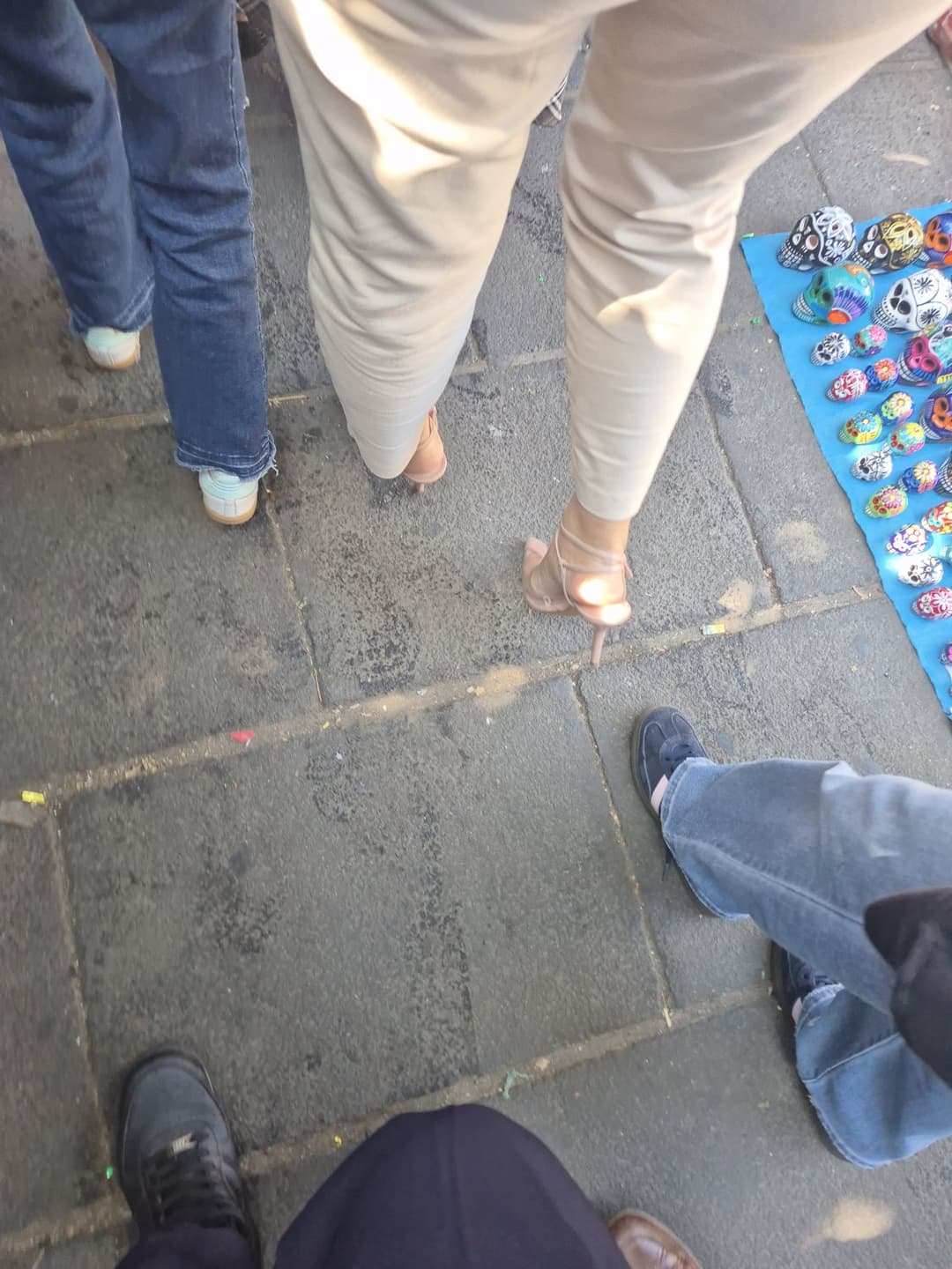 Click to view full size Ricos pies en la calle, strip y de mas