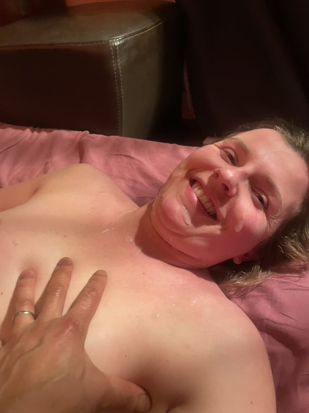 Hélène la chienne obéissante prête a être soumise dans le Jura