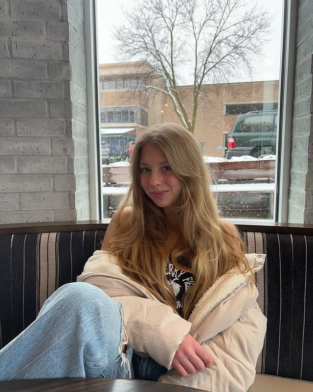 Sexy petite blonde teen Dylan