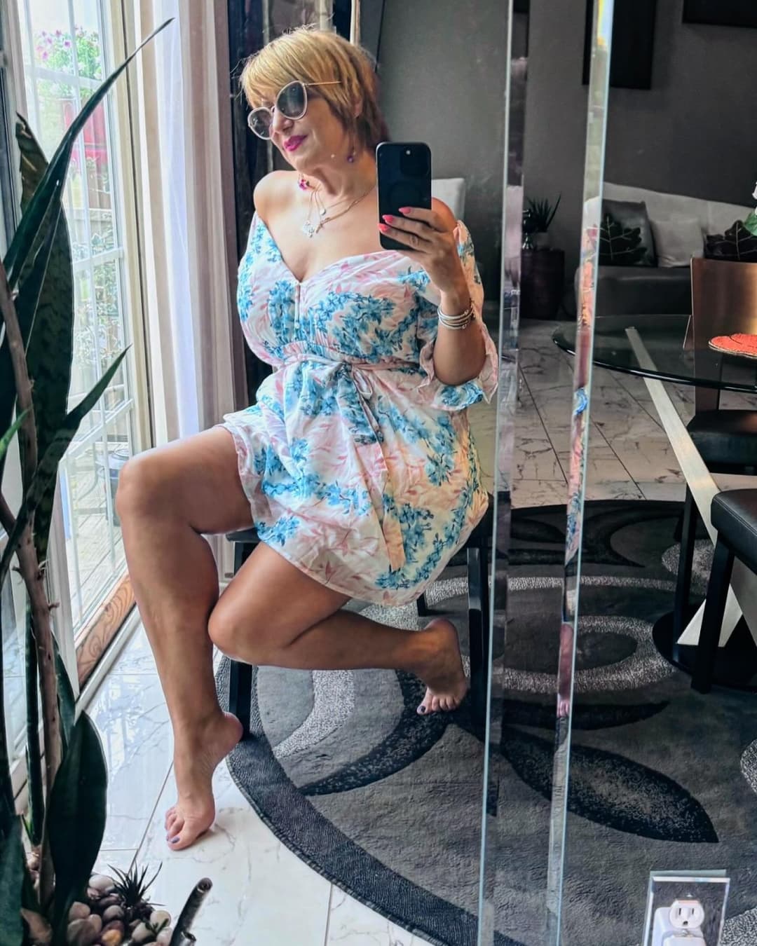 Thick Gilf flight attendant 2