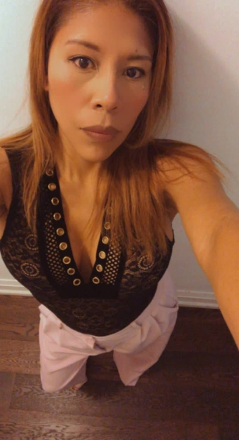 Eyes that tease… lips that tempt