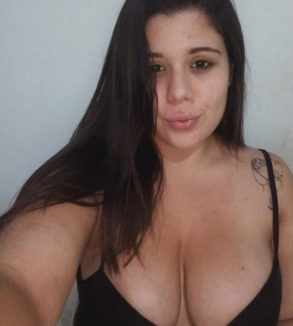 Putinha casada mandou nudes  e vazou ?