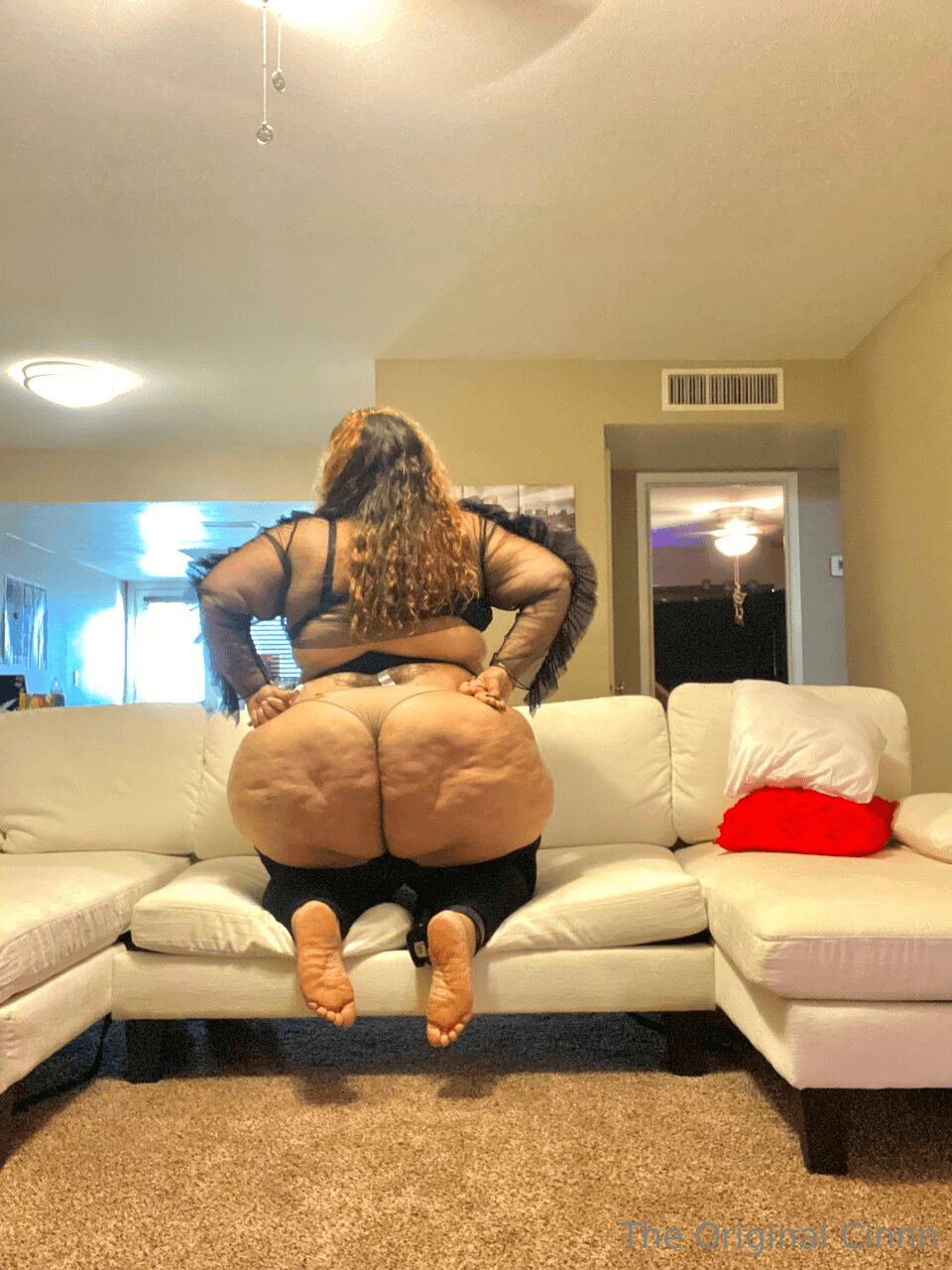 MamI wiT a BIG OL buTt !!