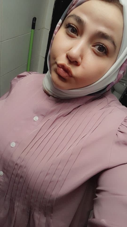 Hijab arab girl showing her boobs