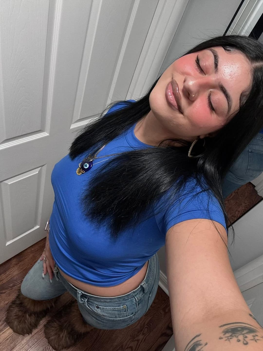 Would you cum on this Chicago slut’s face? I would ?