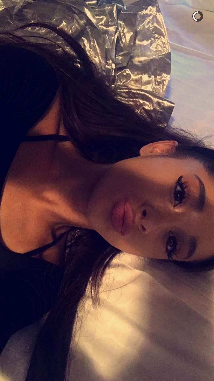 More Ariana Grande face/lips porn to goon to ?