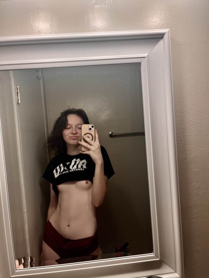 Click to view full size Jessica, 19 FL, wears a cross, so cum across her religiously