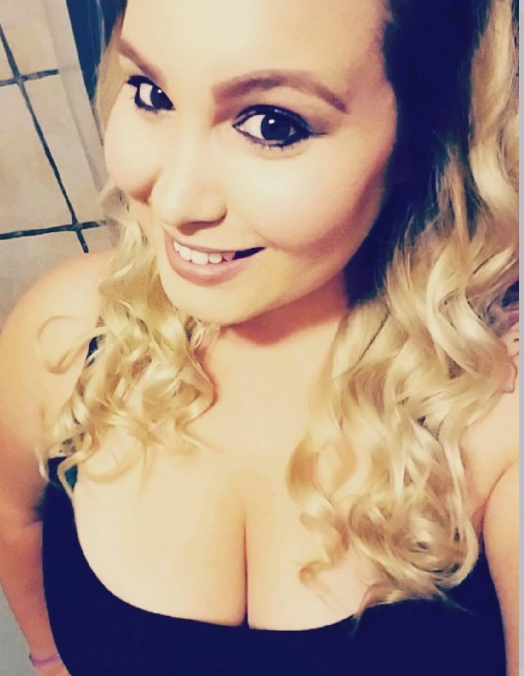 Hot Hispanic thick MILF