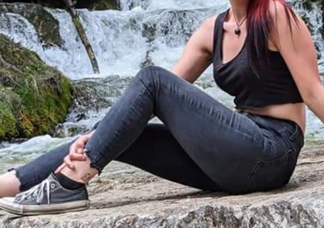 SIL was teasing me with her feet and thighs. Love her tanlines and long toes