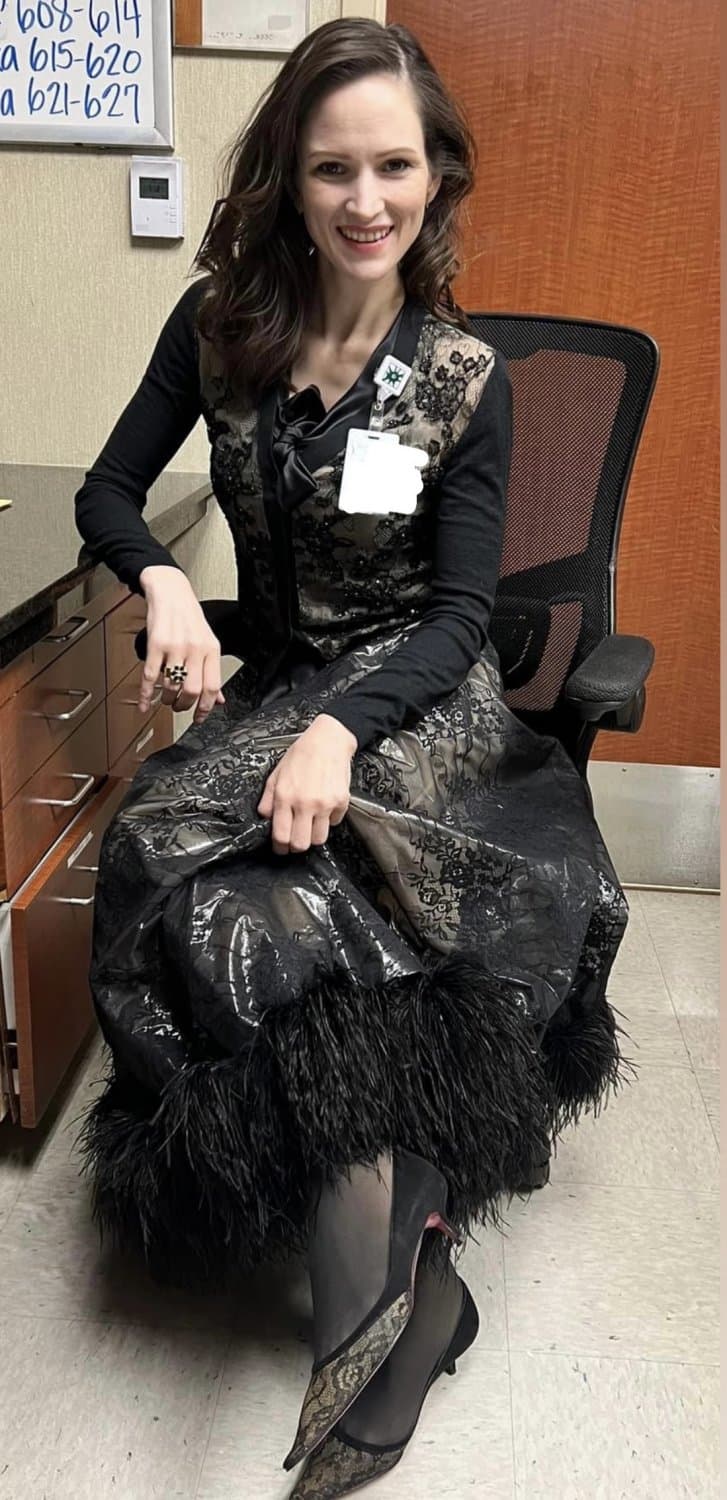 Anybody recognize this busty Mardi Gras flasher? ?