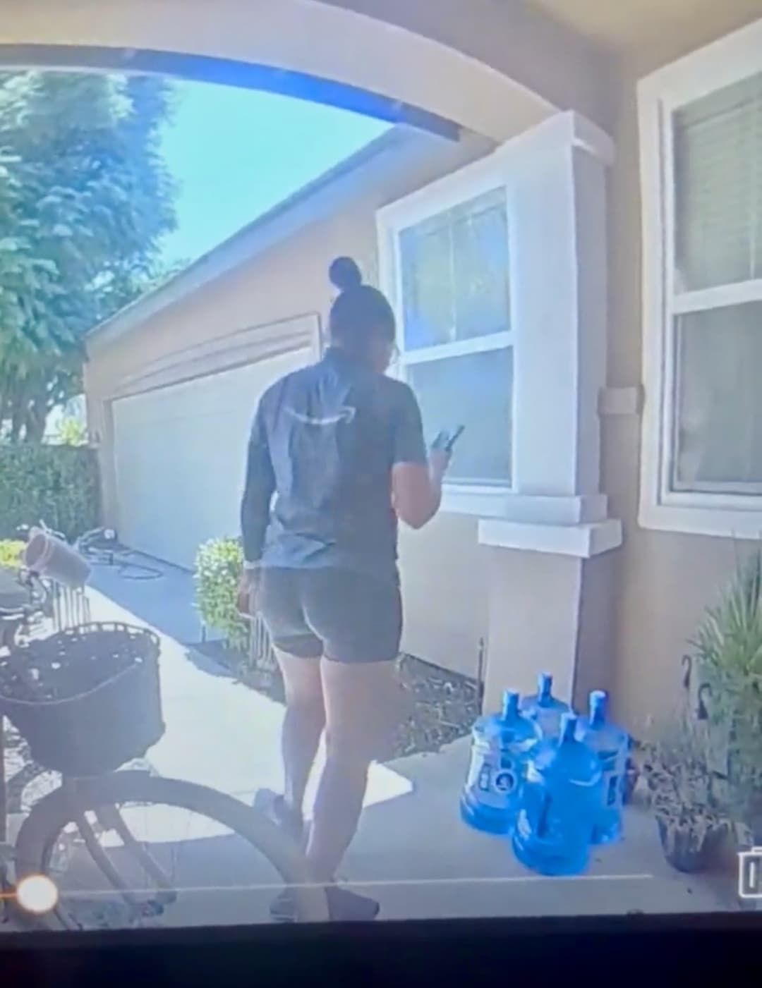 big booty amazon worker pt1