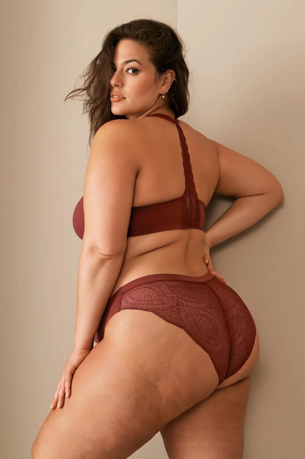 Request.. 38yr old Model, TV Host.. <> Mom of 3.. <> Re-known PlusSize Model in the fashion industry