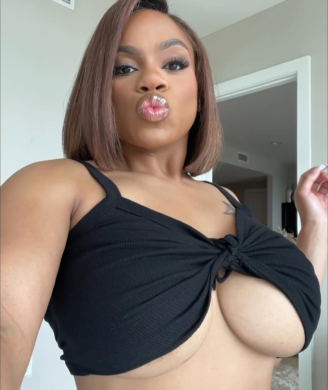 Dominique Chinn Preta Cavala Muito Gostosa