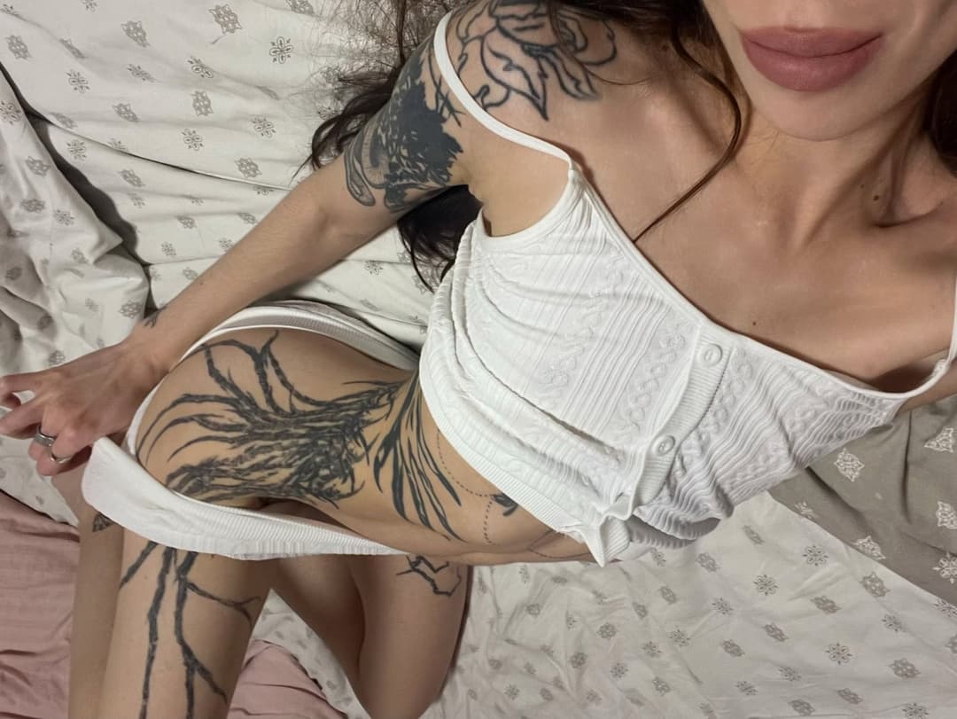 Just your next door girl saying hi