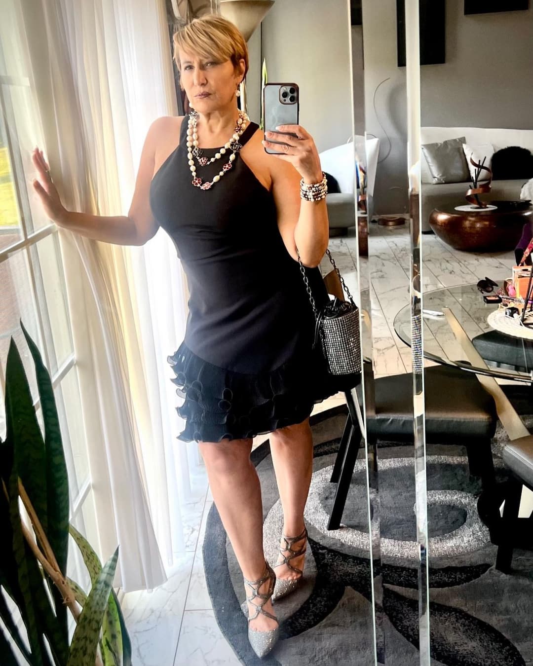 Thick Gilf flight attendant 2