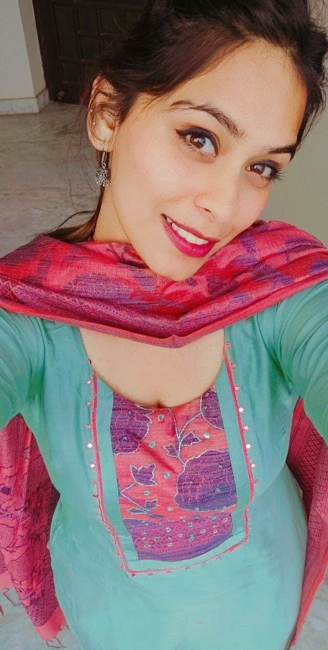 Beautiful punjabi busty babe leaked collection ??? hottest sardarni Muskan kaur randi