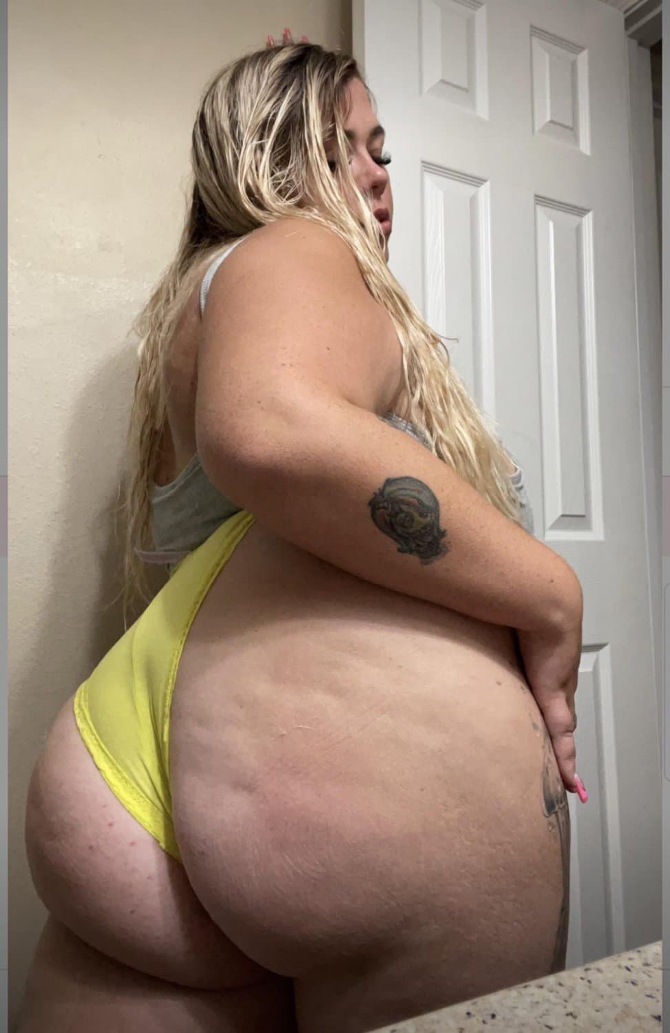 fat blonde with perfect fupa